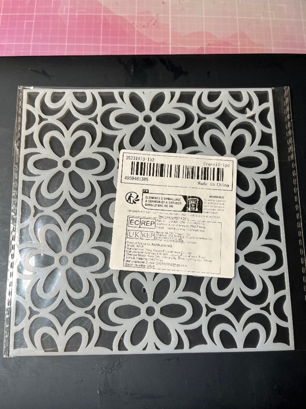 NWT large Flower Stencil-6 x 6.